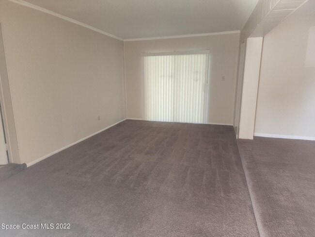 Photo - 595 Albatross St