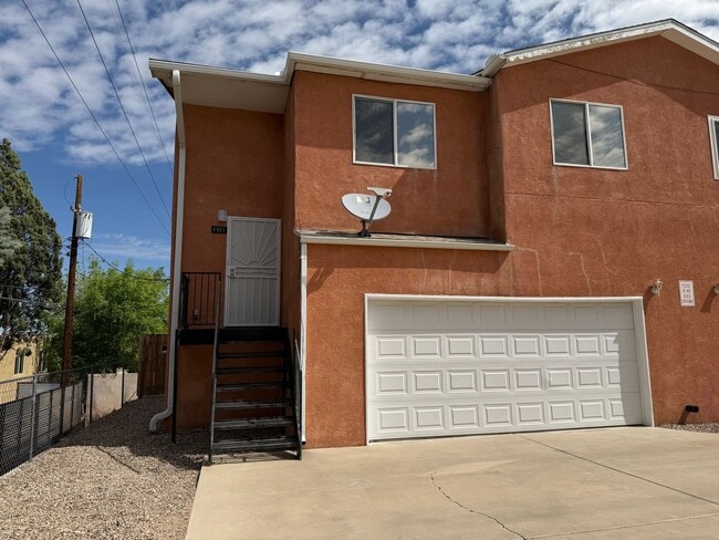 Building Photo - 2-Story Townhome