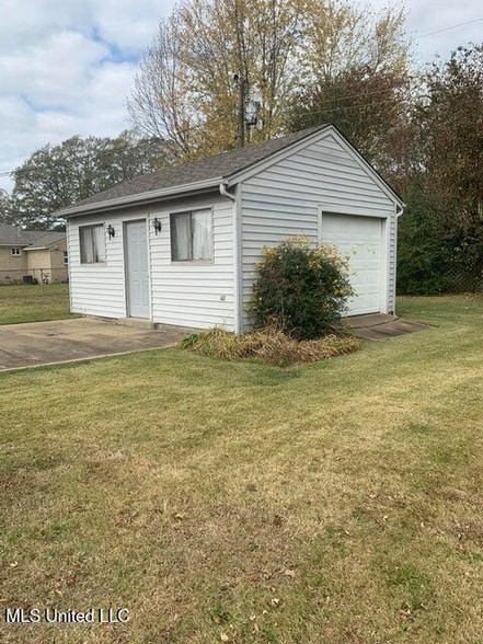 Photo - 1598 Main St