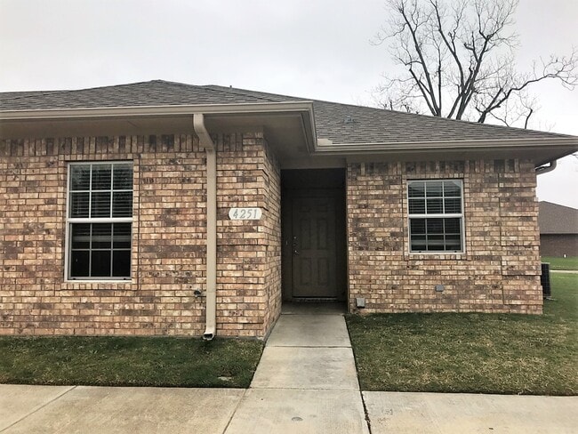 Building Photo - 4251 Castlegate Dr Unit 4251