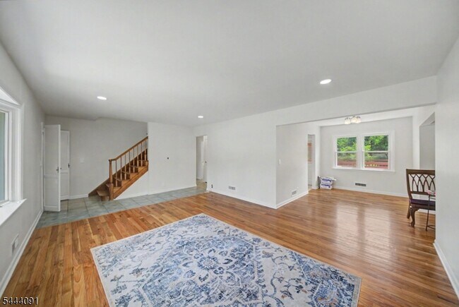 Photo - 35-15 Lindsay Rd