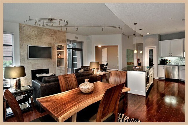 Photo - 3 Waterway Square Pl Unidad ID610.8