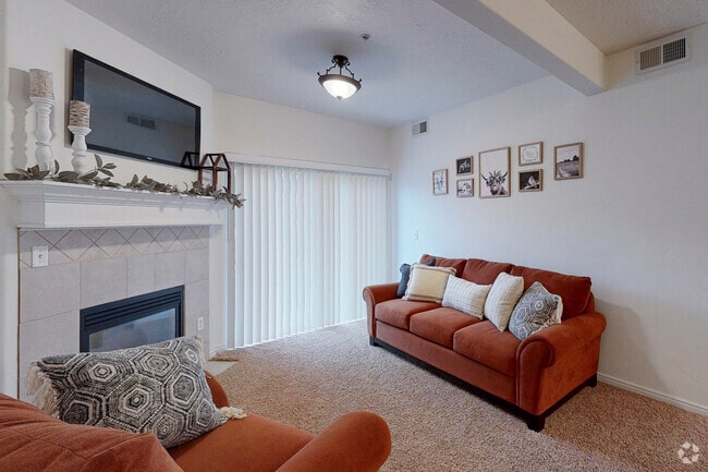 2BR, 2BA - 920SF - Living Room