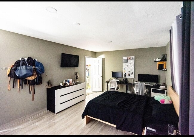 Photo - 359 W 12th St Unit 3