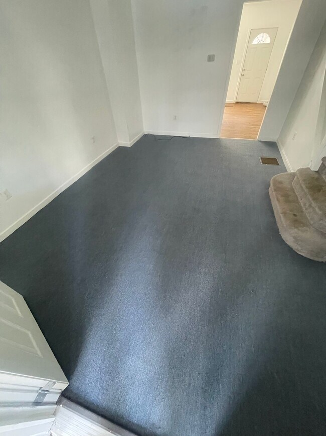 Photo - 5638 Litchfield St