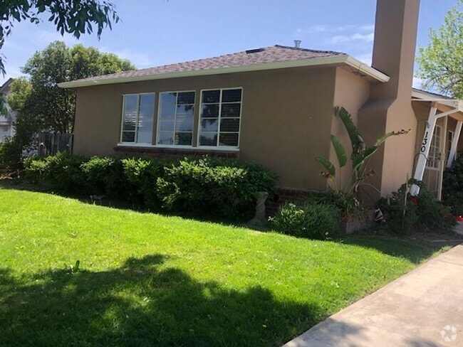 Building Photo - Charming 3 Bedroom Home in Quiet Tree-Line...
