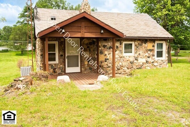 Building Photo - 10205 N Jones Lake Rd Rental