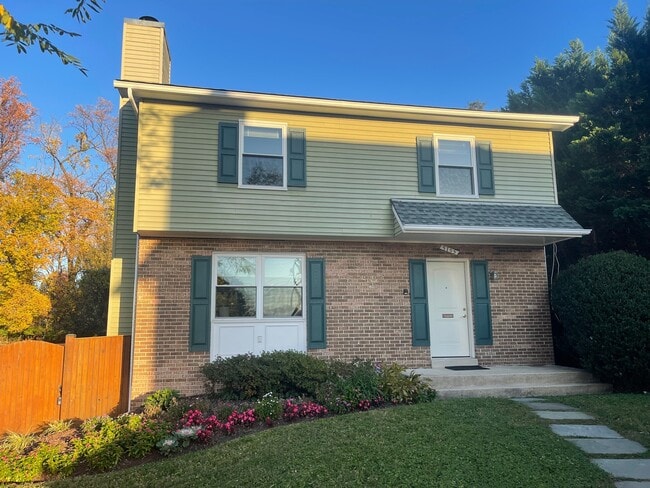 Front Exterior - 9705 Glen Ave