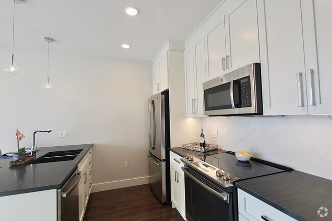 Building Photo - 434 McGrath Hwy Unit 413 Rental