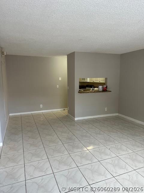1004 Twin Lakes Dr