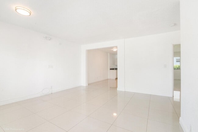 Building Photo - 9800 East Bay Harbor Drive