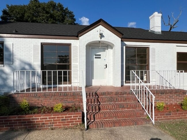 Photo - Roomy 3 bedroom/2 bath home on 1 acre in Phenix City!