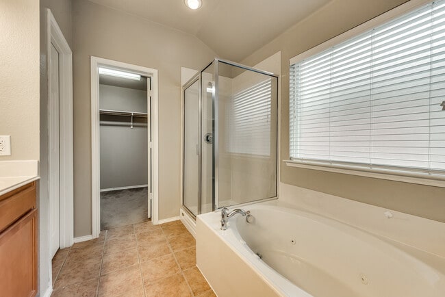 Photo - 2004 Zavala Dr