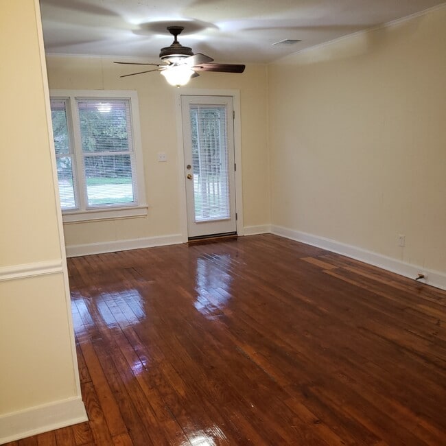 Photo - 505 Ferguson St