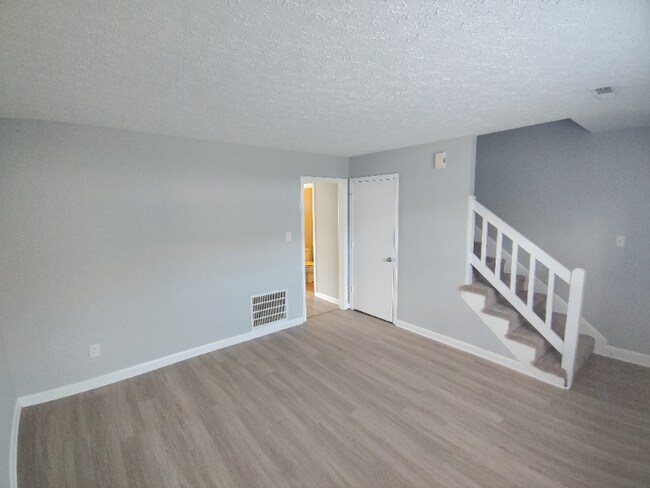 Building Photo - 33 Fonda Dr