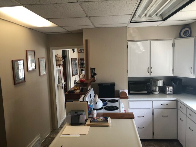 Photo - 510 Holcombe St S