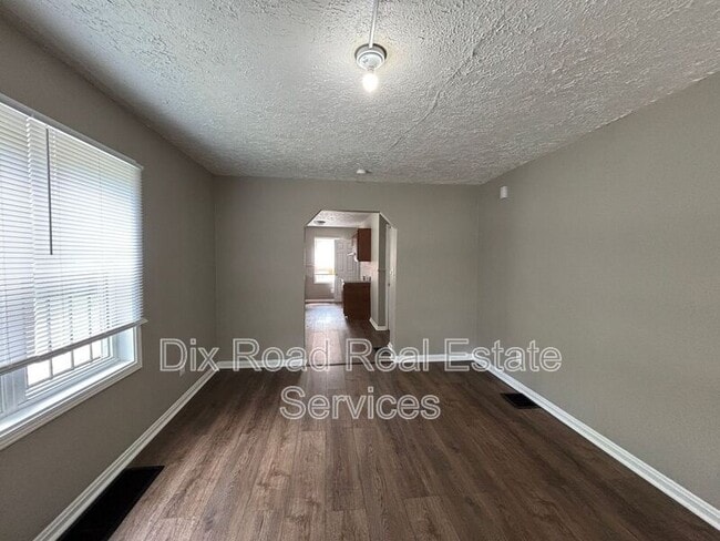 Photo - 660 Gramont Ave