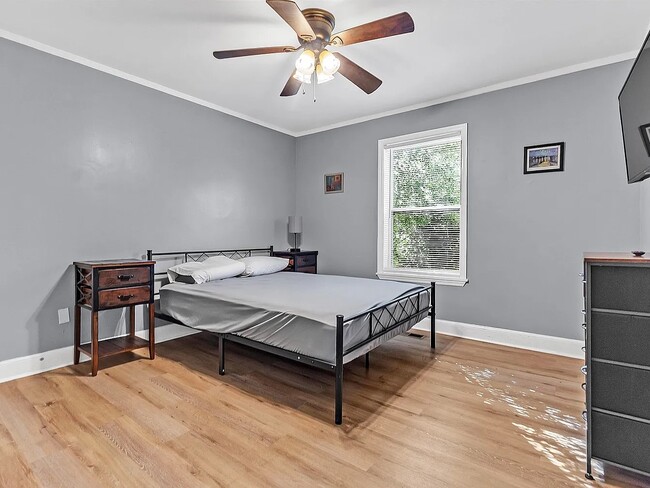 Photo - 3704 Friar Tuck Rd