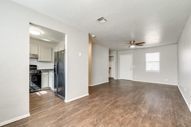 Photo - 109 E Colcord Ave