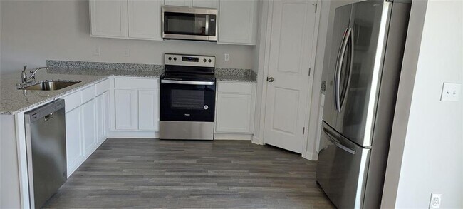 Photo - 133 Oxford Ln