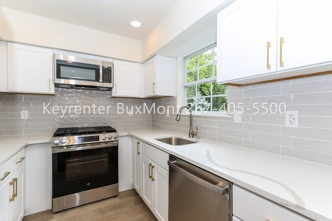 Building Photo - Updated Patriots Ridge Townhome
