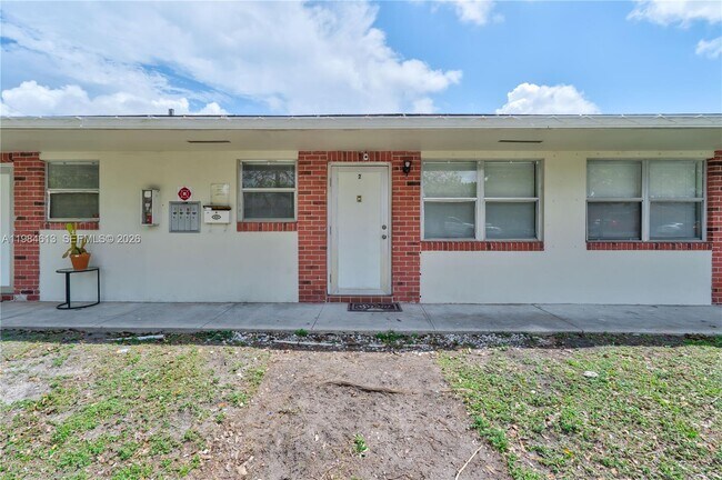 Photo - 856 SW 10th St Unidad #2