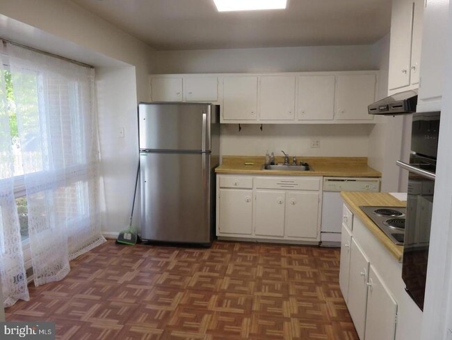 Photo - 6315 Carnegie Dr