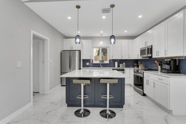 Photo - 2019 NE 14th Ct