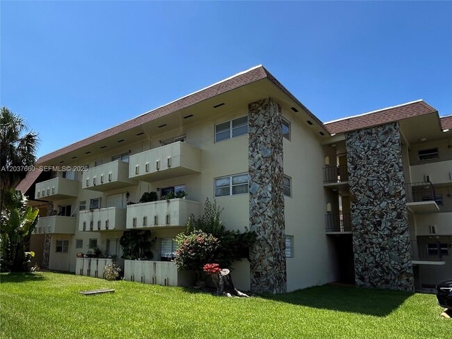Building Photo - 7505 SW 82nd St Unit 320
