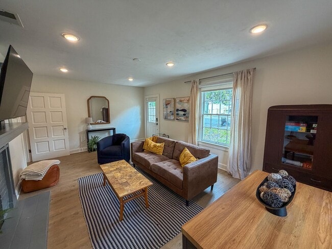 Photo - 919 SW 6th Ave