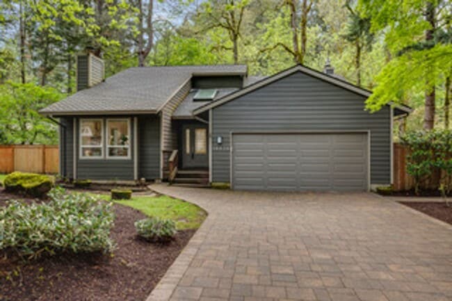 Building Photo - Summer-Ready Living in Sought-After Bryant Woods!