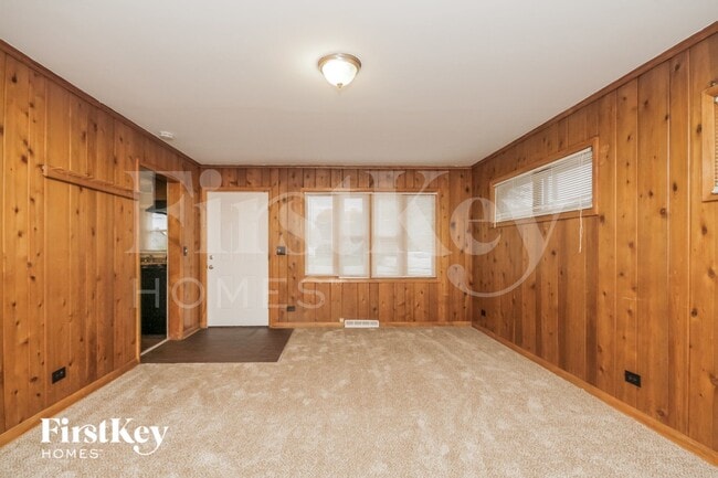 0n611 N Gary Ave