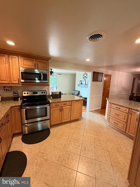 Photo - 1579 Millner Rd