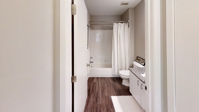 Iris - 2BR, 2BA - 985 SF