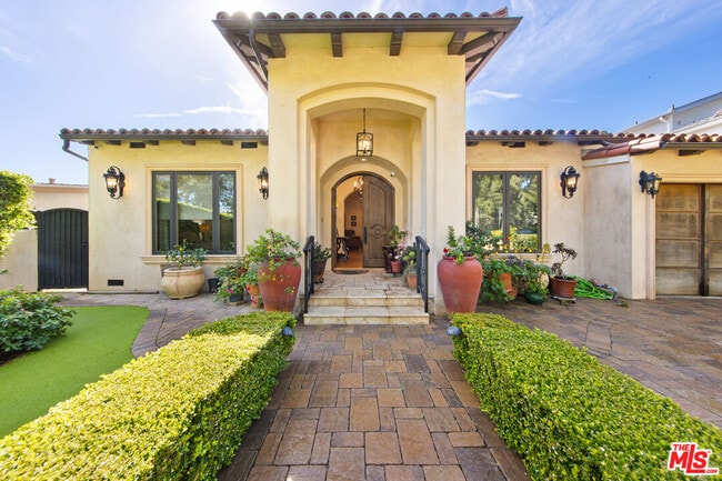 Photo - 1148 Centinela Ave