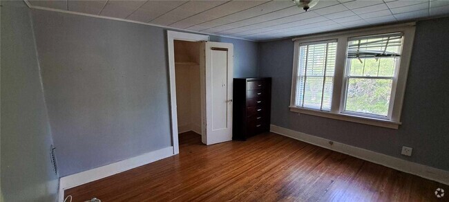 Building Photo - 30 Hollywood Ave Rental