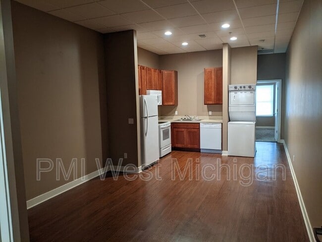 Photo - 620 S Broadway St Unit 4