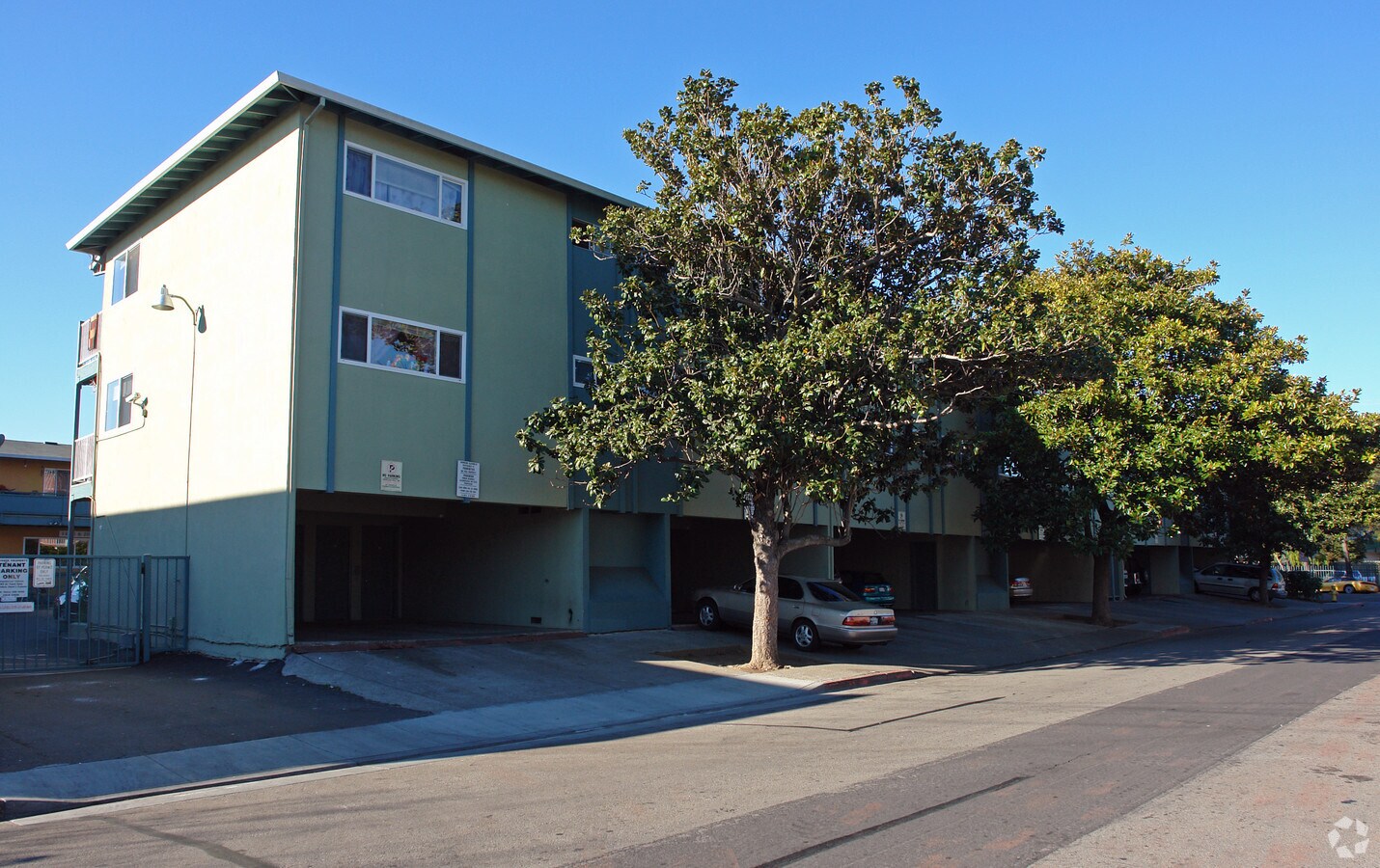 Bayview Apartments - Bayview Apartments