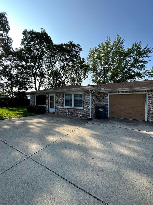 Photo - Nice! Duplex in Chesterfield!