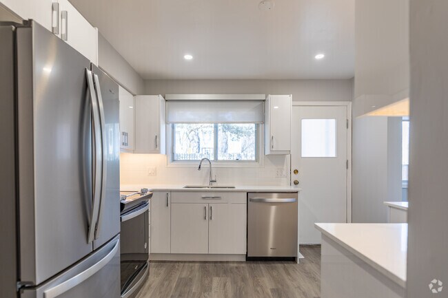 3 chambres, 2 salles de bain - 1350 pi2 - Cuisine - Georgian Court Townhomes