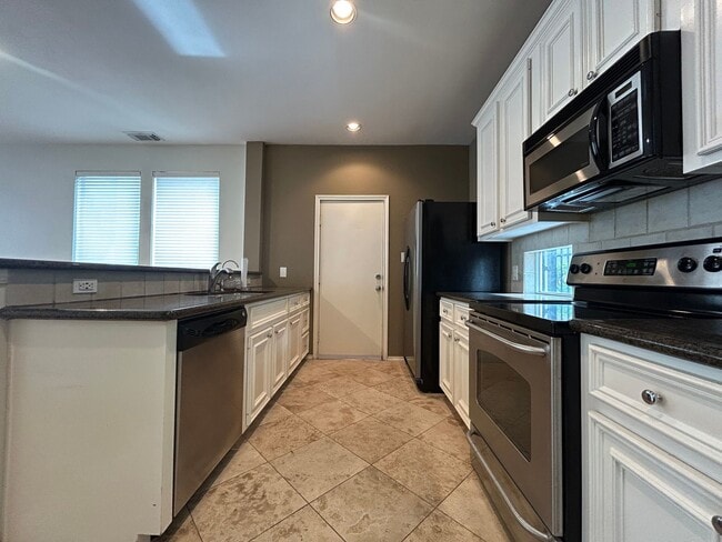 Photo - 2030 Bailey St