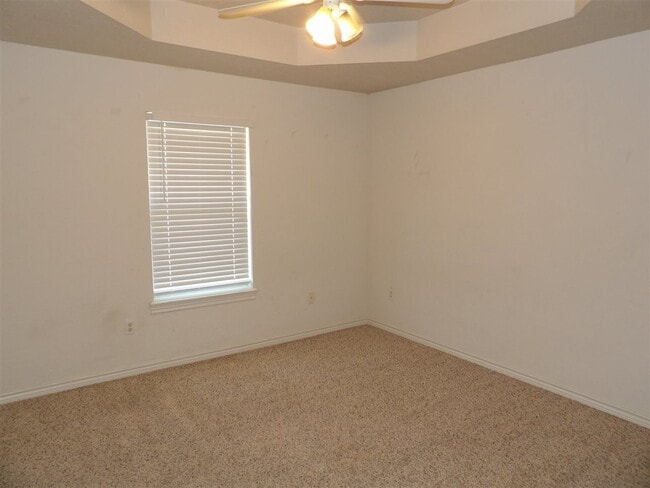 Photo - 405 SE Lancelot Ln