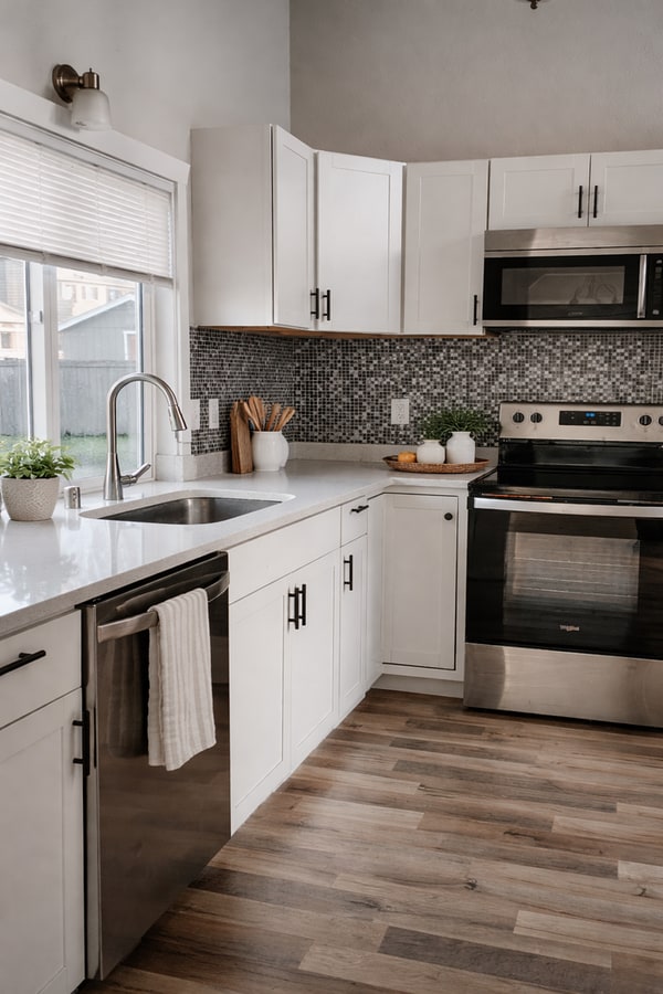 Photo - ^^^^^^ GREAT House!  Large Yard/Peaceful Neighborhood! ^^^^^^