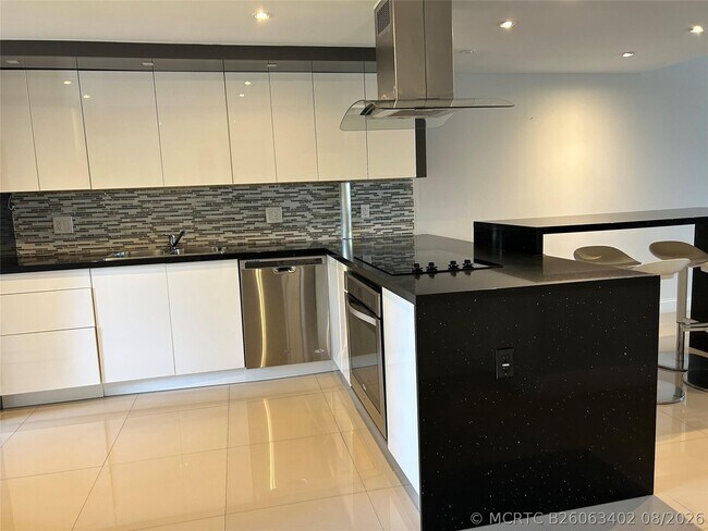 Photo - 2800 NE 14th Street Causeway Unit 208