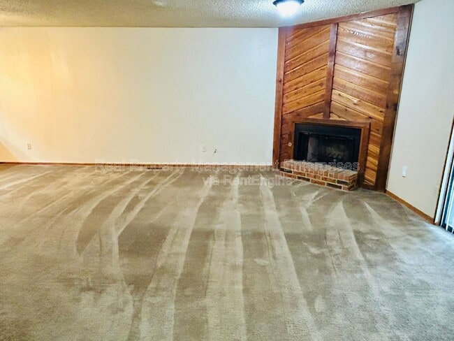 Photo - 14011 Fairhill Ave