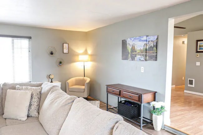 Photo - Cozy Gem,Dog-Friendly, Near Outdoor Escapes