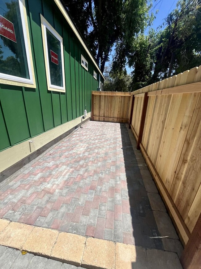 Building Photo - Brand New 2 bed/2 bath ADU