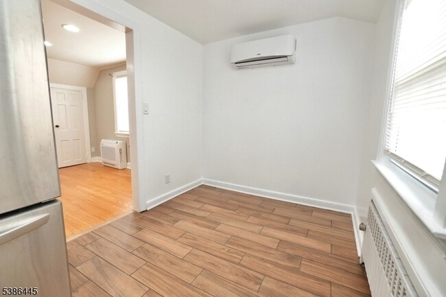 Photo - 36 Derwent Ave