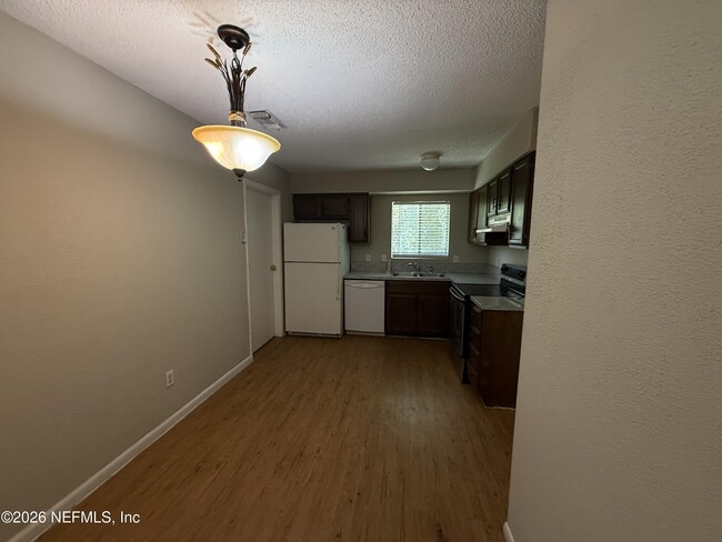 Photo - 808 Meadowbrook Dr