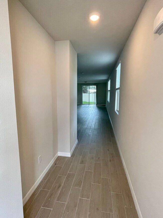 Photo - Available NOW! VERY well maintained 4/2 in...